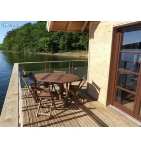 Chalet Flottants De Etienne Cantales *