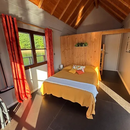 Chalet Flottants De Etienne Cantales *